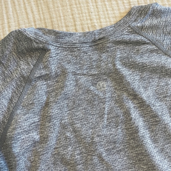 lululemon athletica Gray Crop Top - Picture 2 of 2